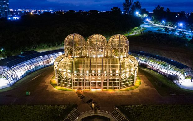 Jardim Botânico à noite, em Curitiba